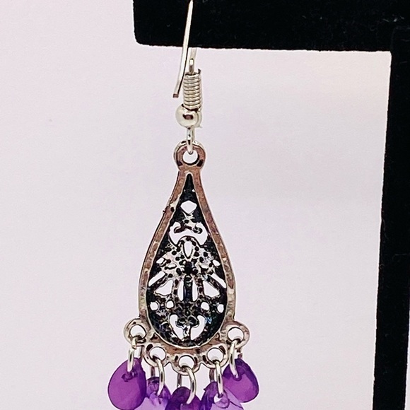 Earrings Dangles Silver Tone Purple acrylic beads - Picture 10 of 11